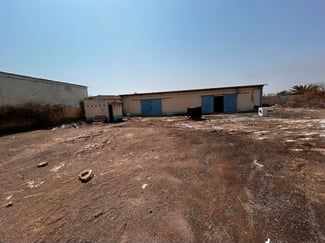 Terrain clôturé 2826 m² avec hangar 154 m² en zone industrielle Gabode