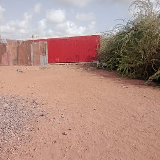 Terrain 250 m² à Nagad avec eau et électricité disponible