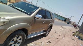 Toyota Fortuner 2011 diesel, moteur 5L, boîte manuelle