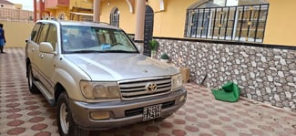 Toyota Land Cruiser 2010, diesel, boîte manuelle, bon état