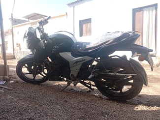 Moto TVS Apache RTR 160 4V en parfait état