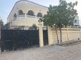 Villa F7 rénovée 6 chambres avec grand salon à Gabode 4