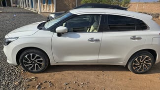 Suzuki Baleno 2025 diesel blanc, intérieur confortable en bon état