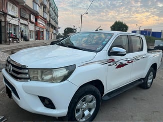4 Voitures en excellent état à vendre : TOYOTA PRADO AUTOMATIQUe - TOYOTA FORTUNER VXR 2020 AUTOMATIQUE &/ HILUX Requin 2016 & Hyundai SANTA FE 2016