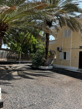 Appartement F4 spacieux avec cour et parking à Gabode 5