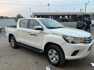 Toyota Hilux 2015 SR5 diesel boîte manuelle en excellent état