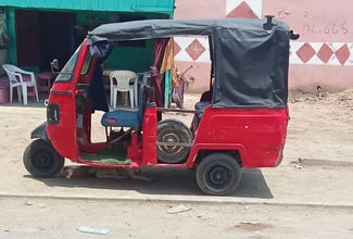 Tricycle Bajaj en bon état