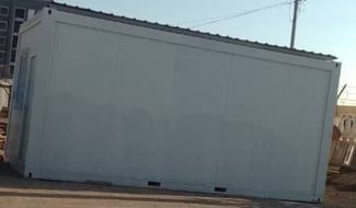 Bungalow préfabriqué en bon état, peu utilisé