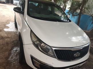 Kia Sportage blanche, boîte automatique, bon état