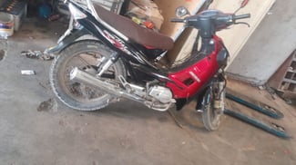 Moto Jincheng 110 cm3 modèle 2025 en excellent état