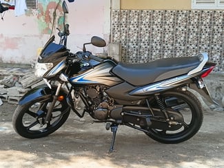 Moto TVS 100cc en très bon état, peu utilisée
