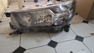 Phares avant Toyota Hilux 2021 presque neufs paire