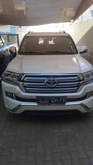 Toyota V8 2014, diesel, boîte automatique, très bon état