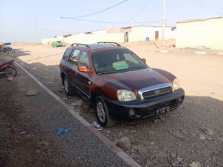 Hyundai Santa Fe, carrosserie propre, moteur à réparer