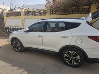Hyundai Santa Fe 2015 diesel automatique blanc en excellent état