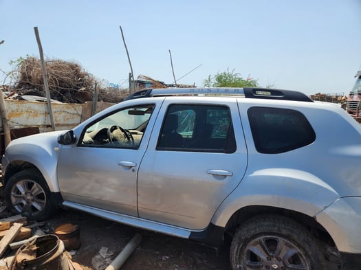 Renault Duster 2014, bon état, avec légèrement endommagé culasse