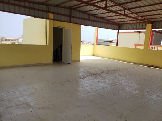 Villa spacieuse F5 avec terrasse et parking privé à Cité Hamdani PK12