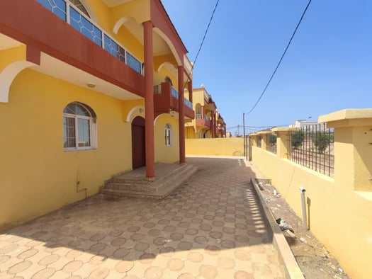 Villa duplex à Nagad, 350m2, 6 chambres et 4 toilettes