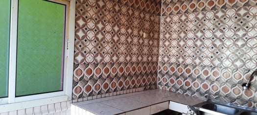 Grande maison F6 avec terrasse et parking à louer à Hamdani