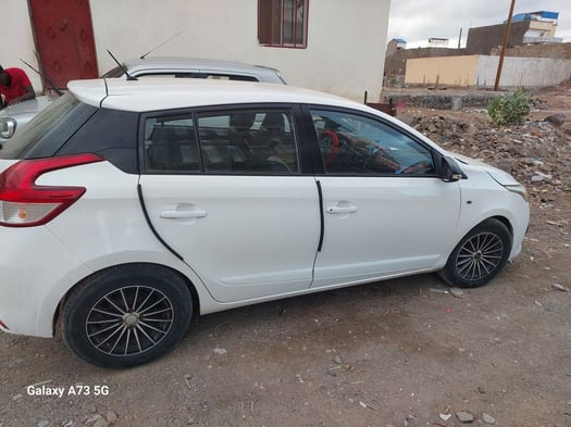 À vendre toyota yaris 2015