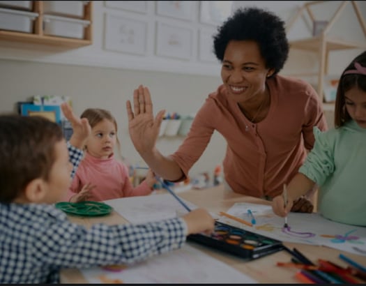 Enseignement à domicile pour des enfants du primaire ou en maternelle