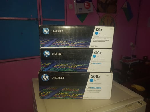 Imprimante HP LaserJet avec 3 cartouches HP 410, 128, 508 incluses