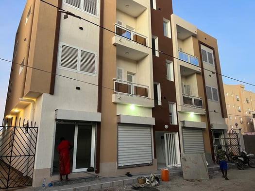 Appartements et locaux à louer dans bâtiment neuf à Wadajir