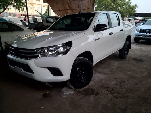 Toyota Hilux à louer pour court et long terme