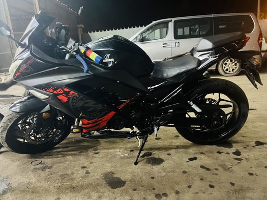 Jinchin Moto CBR180 150, Noir, Bon état