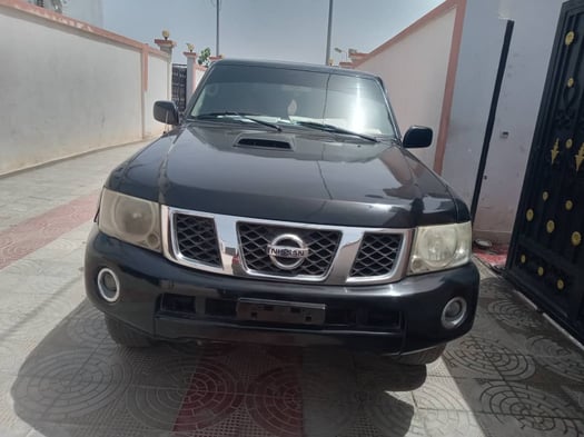 Nissan Patrol, boîte auto, diesel en bon état