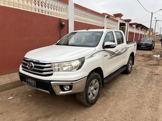 Toyota Hilux 2018, boîte automatique, excellent état