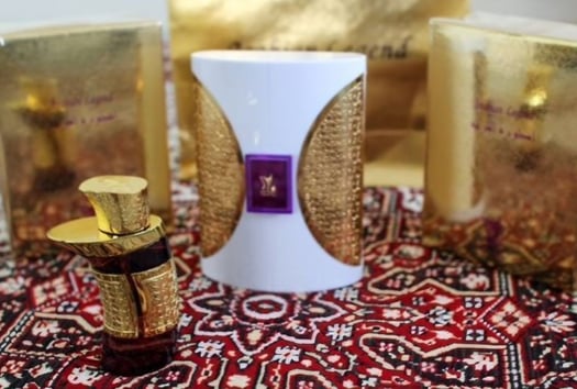 Parfum Arabian Oud Légendaire avec Notes de Mûre, Safran, Oud et Bois de Santal