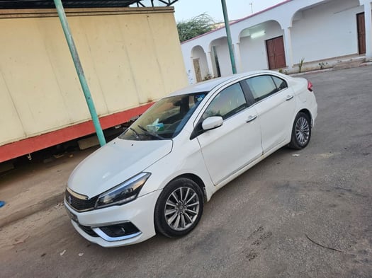 Suzuki Ciaz 2019, essence, boîte automatique, climatisation, caméra de recul, siège en cuir