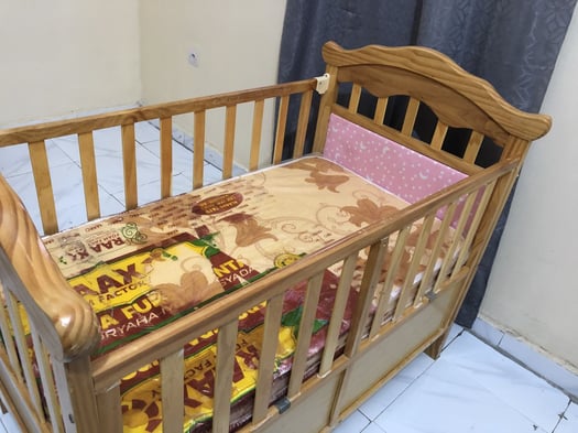 Berceaux pour bébé avec matelas et moustiquaire