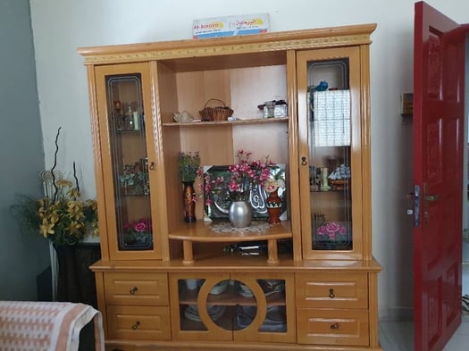 Buffet vitré en bois à vendre