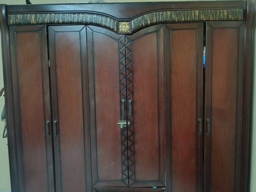 L'armoire en bois à vendre