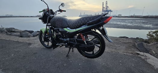 Moto Hiro 100 d'occasion en bon état - WhatsApp dispo