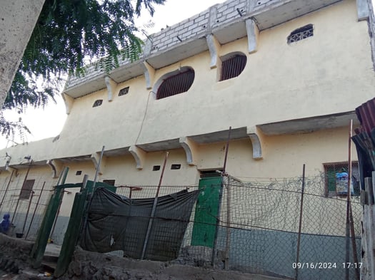 Magnifique Maison F5 en Duplex avec 3 Logements et Immense Espace Extérieur à Cheikh Moussa