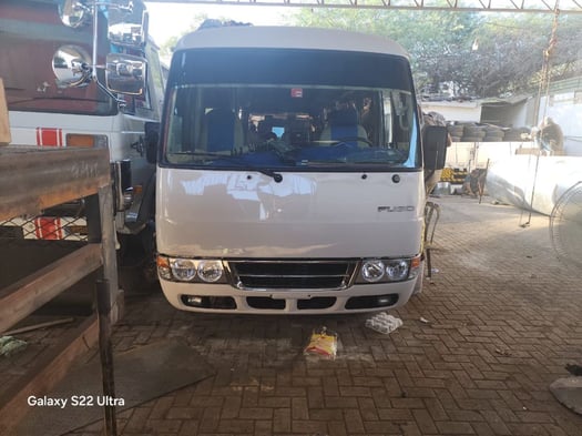 À VENDRE : Bus Mitsubishi Fuso 35 places – Disponible à Djibouti