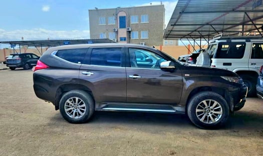 Mitsubishi Montero Sport 2019, essence, automatique, faible kilométrage