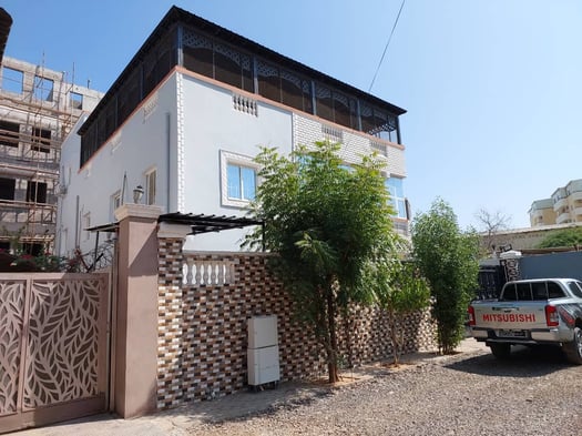 Maison F4 spacieuse avec parking et réservoir d'eau à Gabode