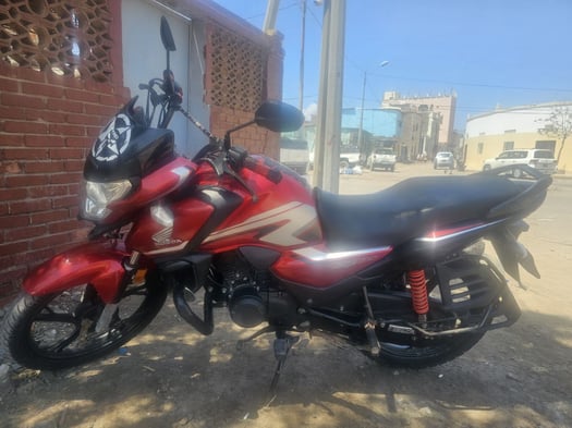 Honda Moto en excellent état - Prix négociable