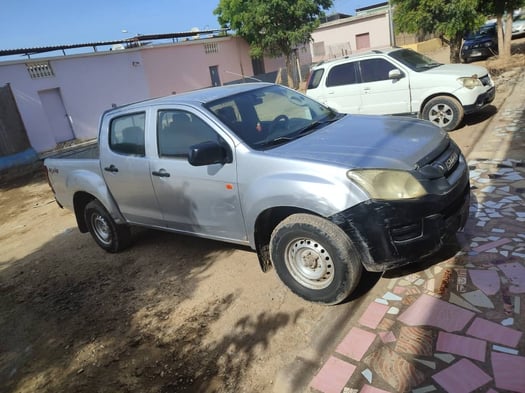 Pickup Isuzu D-Max, diesel, 4x4, double cabine, très bon état