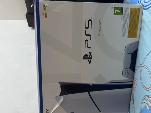 PS5 Slim 1 To, neuve de France avec manette et câbles