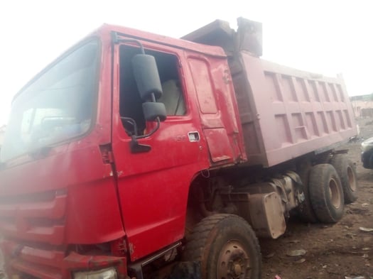 Camion Sinotruck en excellent état à prix abordable