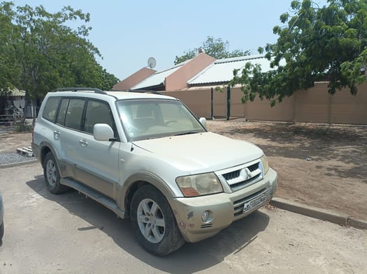 Mitsubishi Pajero, occasion en or, prix incroyable