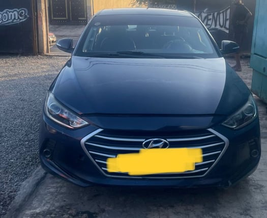 Hyundai avante bleu en bonne état