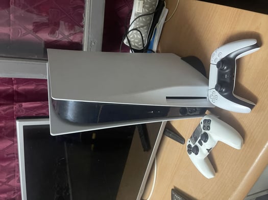 PS5 Slim avec accessoires et jeux