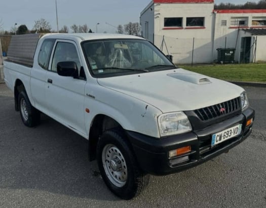 Cherche voiture Mitsubishi L200 2000, carrosserie à remplacer