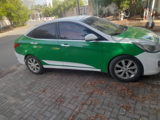 Taxi Hyundai Accent 2012, Automatique, Diesel Parfait état